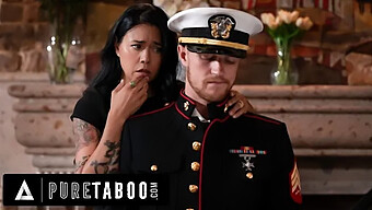 Dana Vespoli Merayu Oliver Flynn Dengan Pakaian Militer Suaminya Yang Sudah Meninggal.